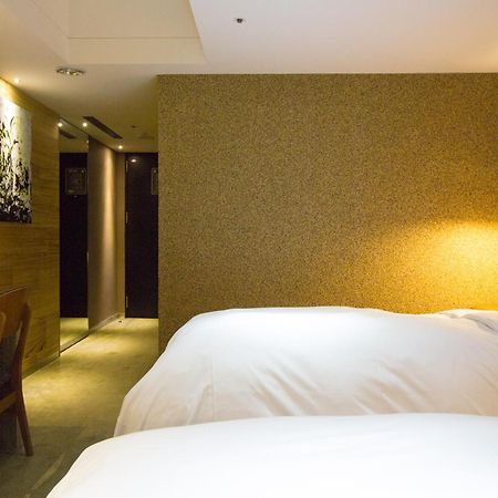 Inhouse Hotel Тайчжун Номер фото