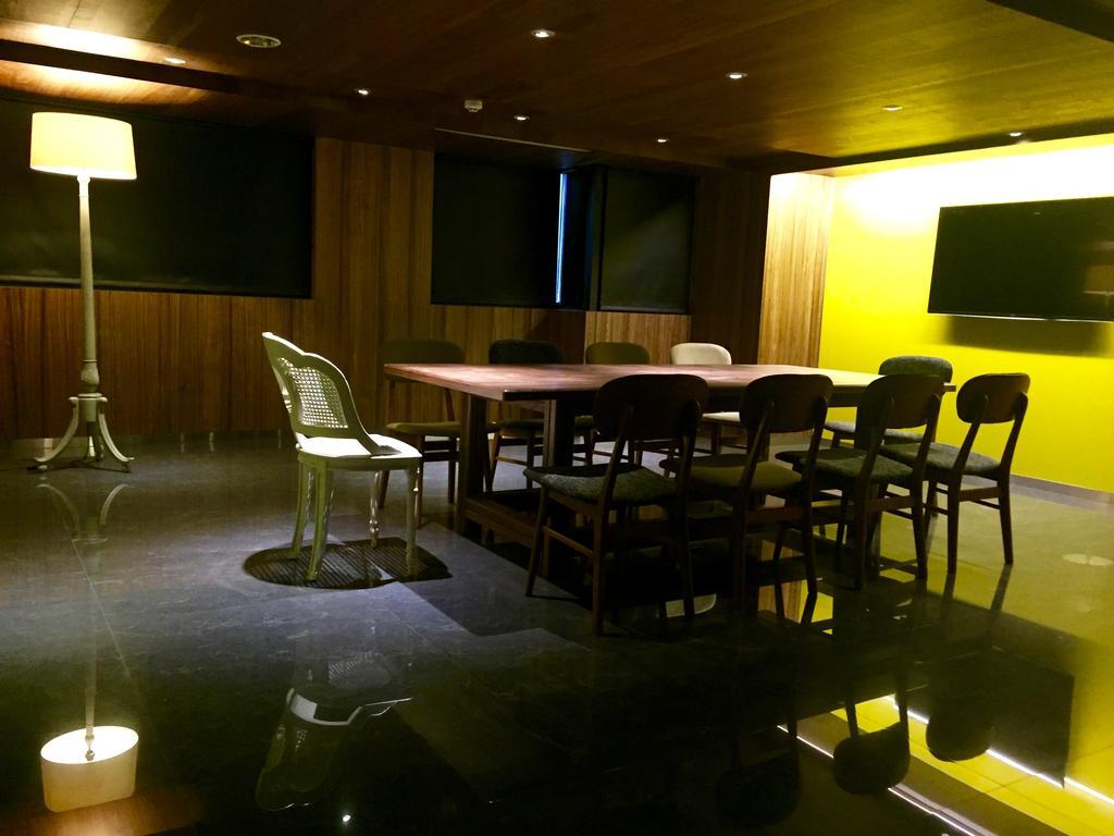 Inhouse Hotel Тайчжун Экстерьер фото