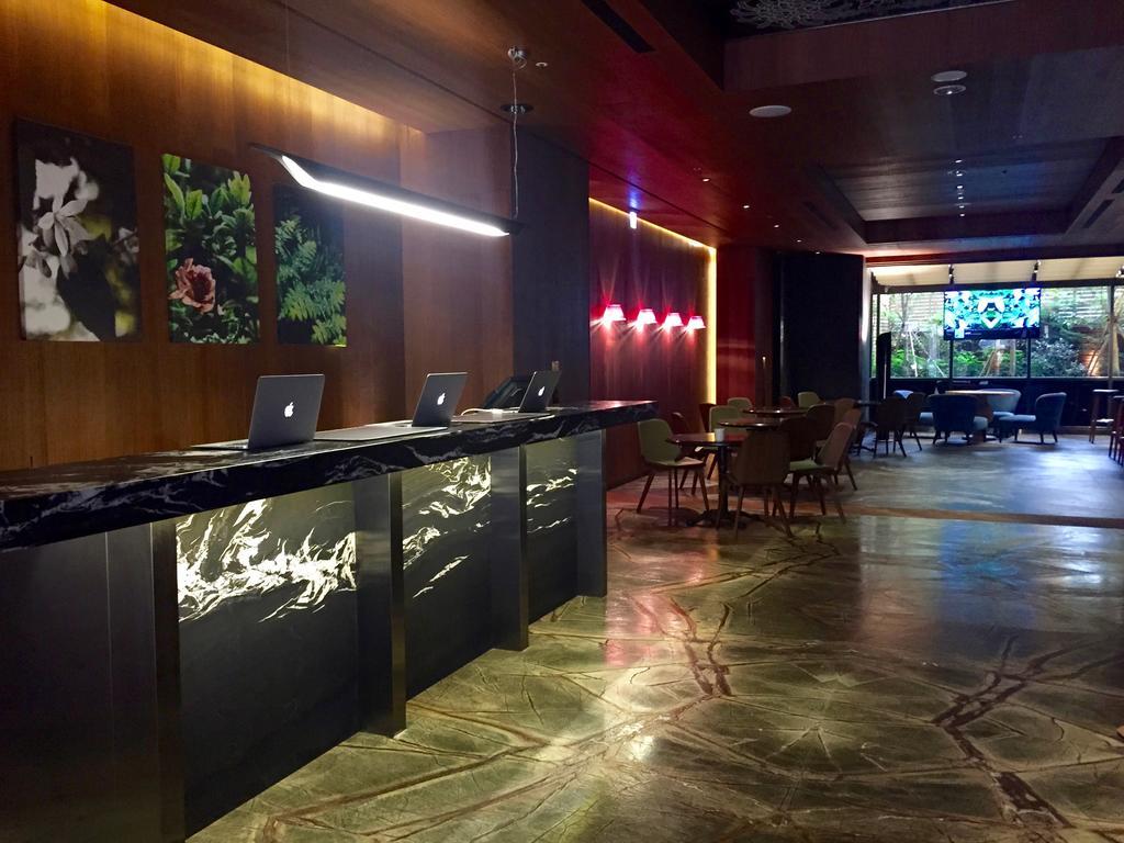 Inhouse Hotel Тайчжун Экстерьер фото