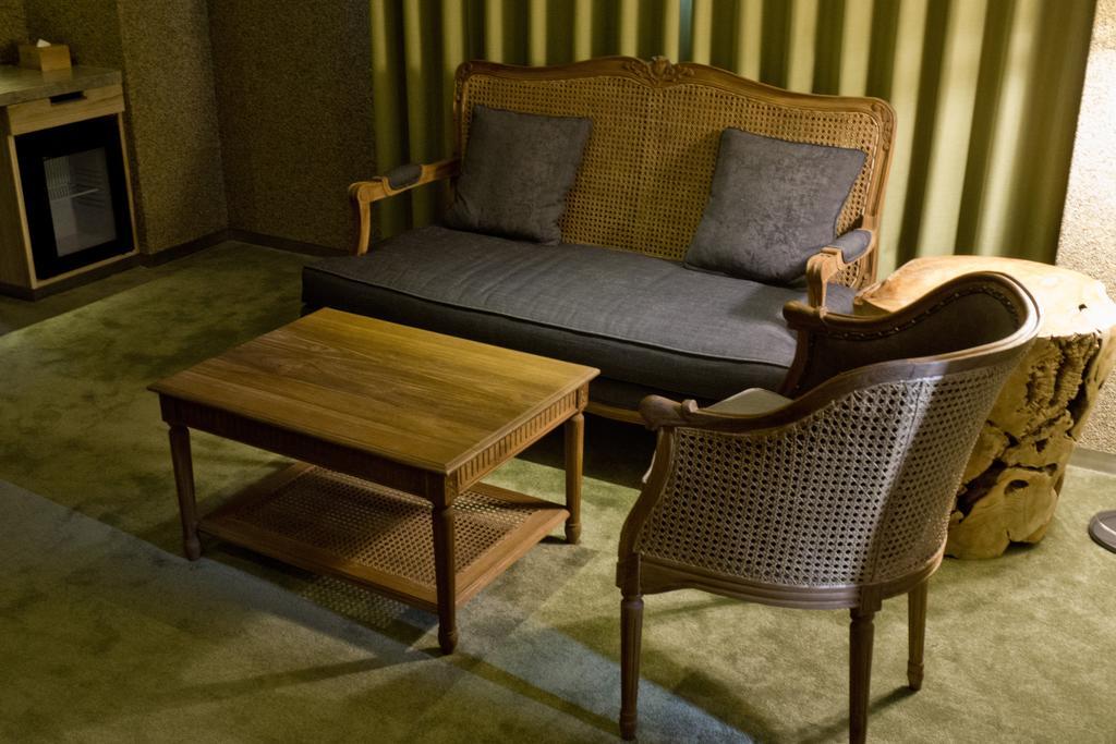 Inhouse Hotel Тайчжун Экстерьер фото