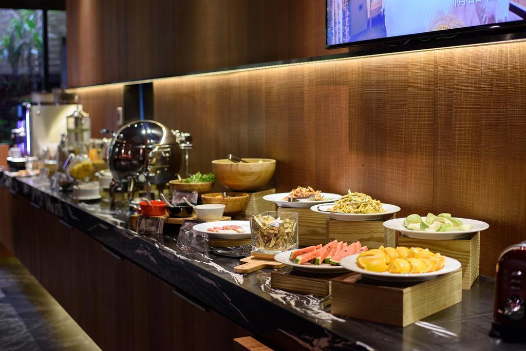 Inhouse Hotel Тайчжун Экстерьер фото