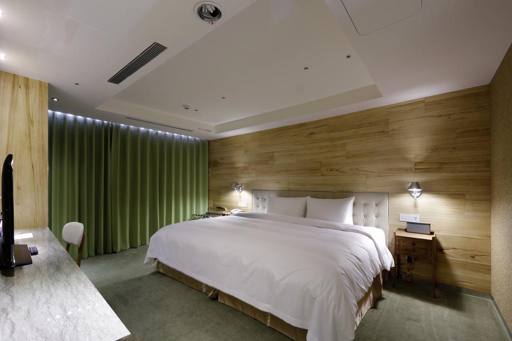 Inhouse Hotel Тайчжун Экстерьер фото