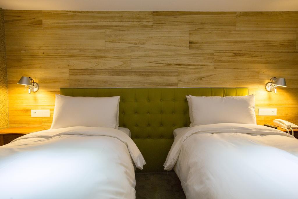 Inhouse Hotel Тайчжун Экстерьер фото