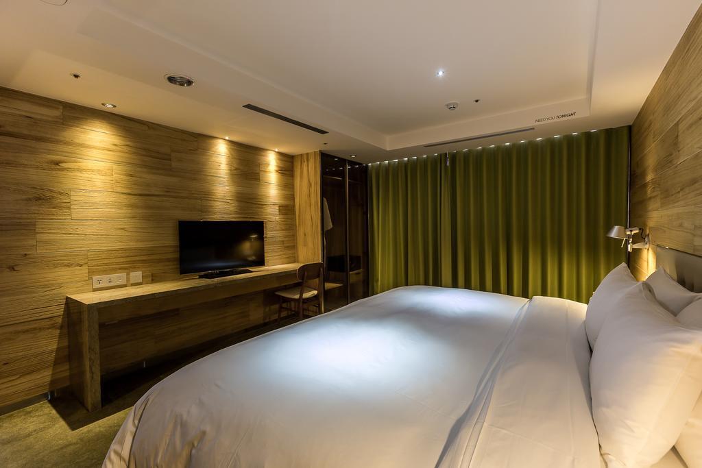 Inhouse Hotel Тайчжун Экстерьер фото