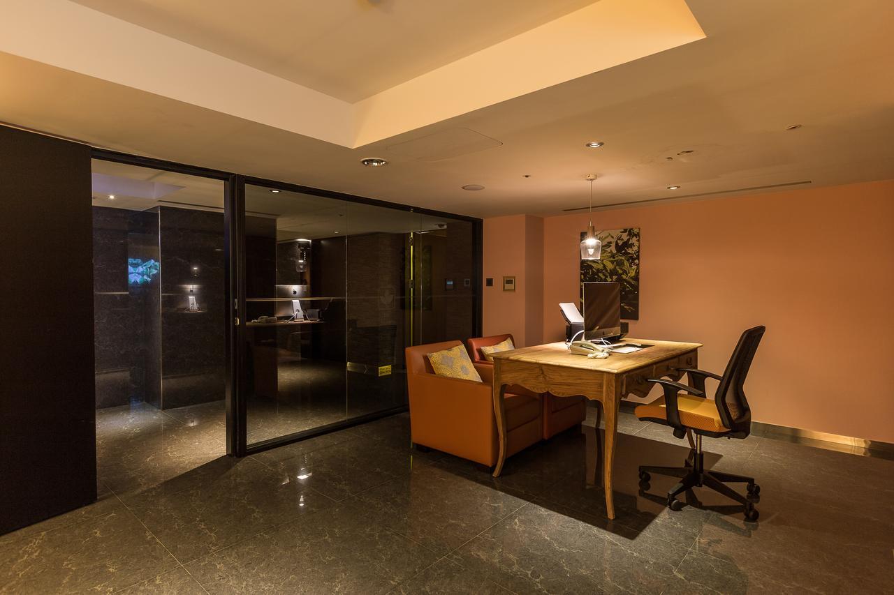 Inhouse Hotel Тайчжун Экстерьер фото