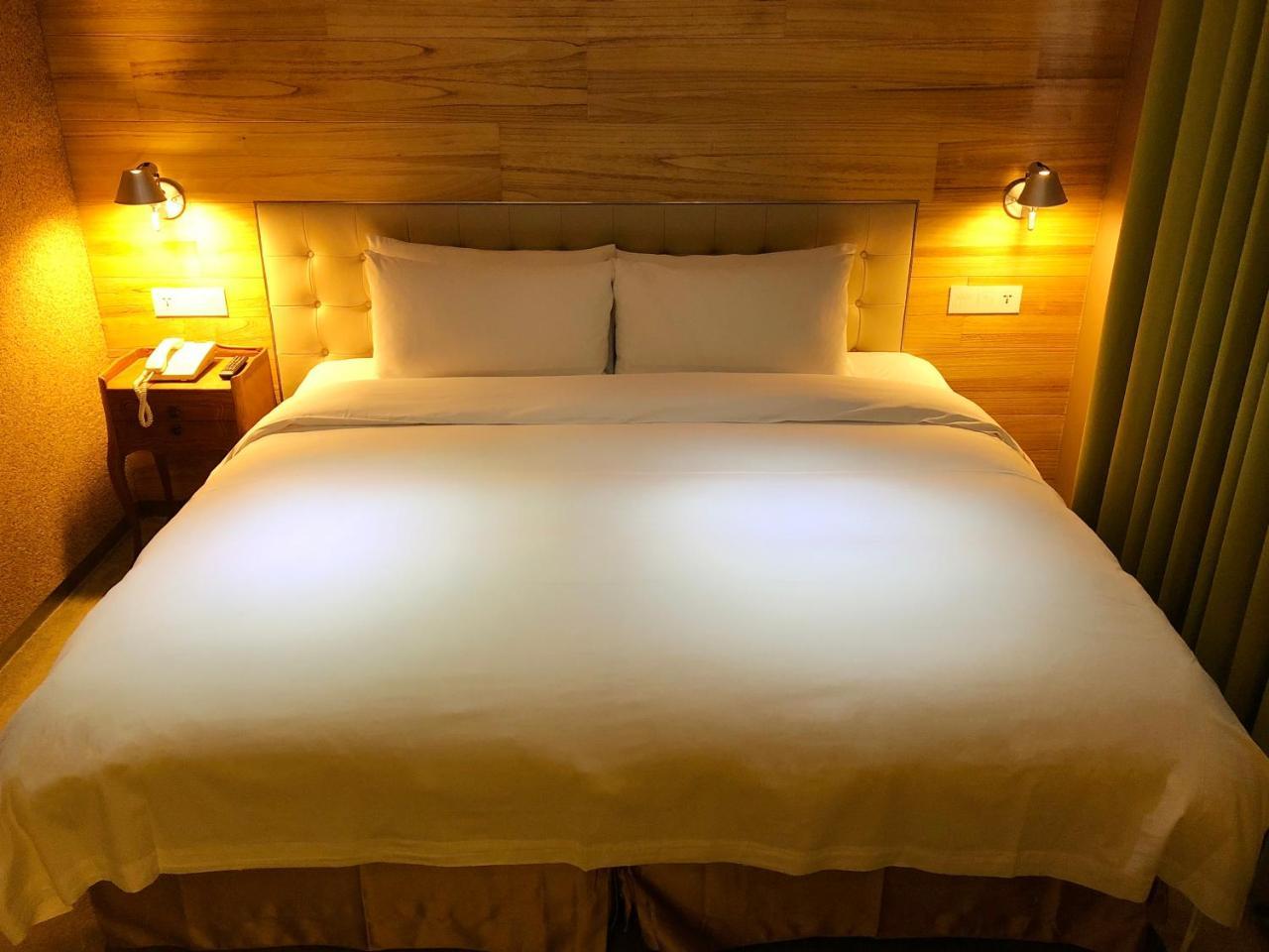 Inhouse Hotel Тайчжун Экстерьер фото