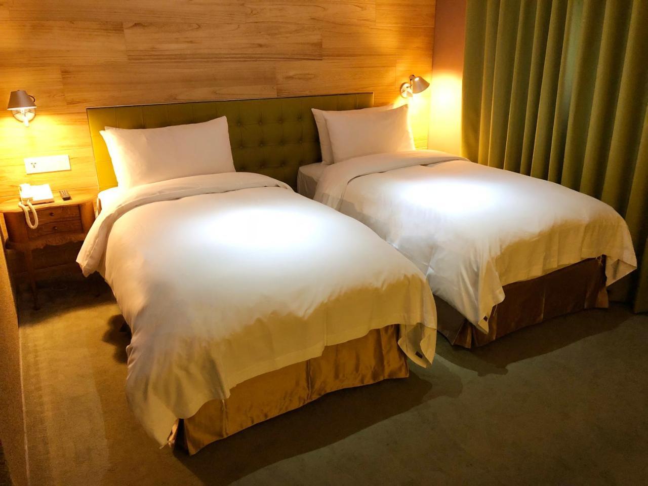 Inhouse Hotel Тайчжун Экстерьер фото